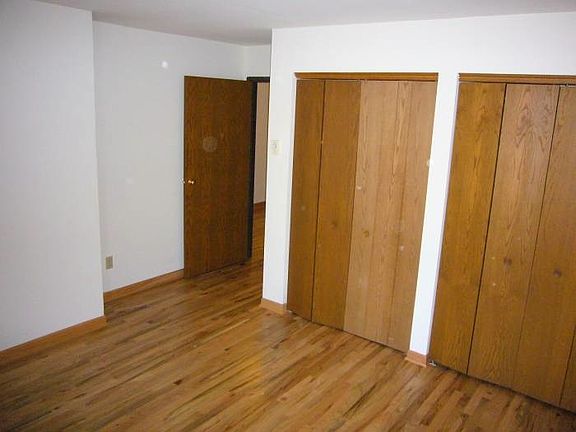 Bedroom, 2 closets