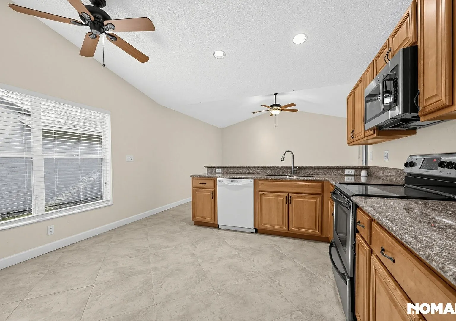 Spacious 4BR House in Coral Springs — Photo 2