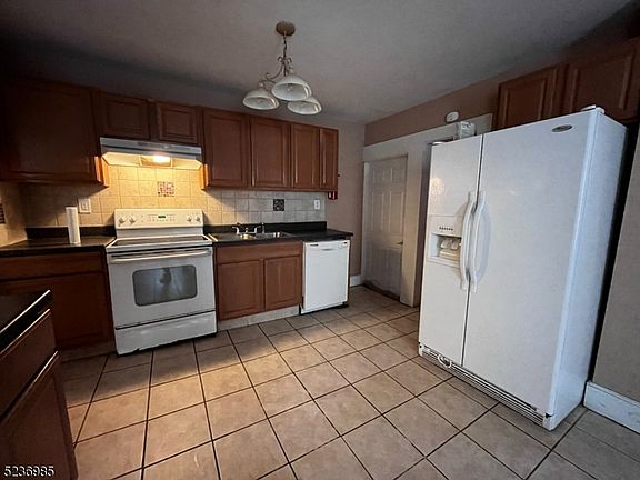3rd image of 68 Clove Ave