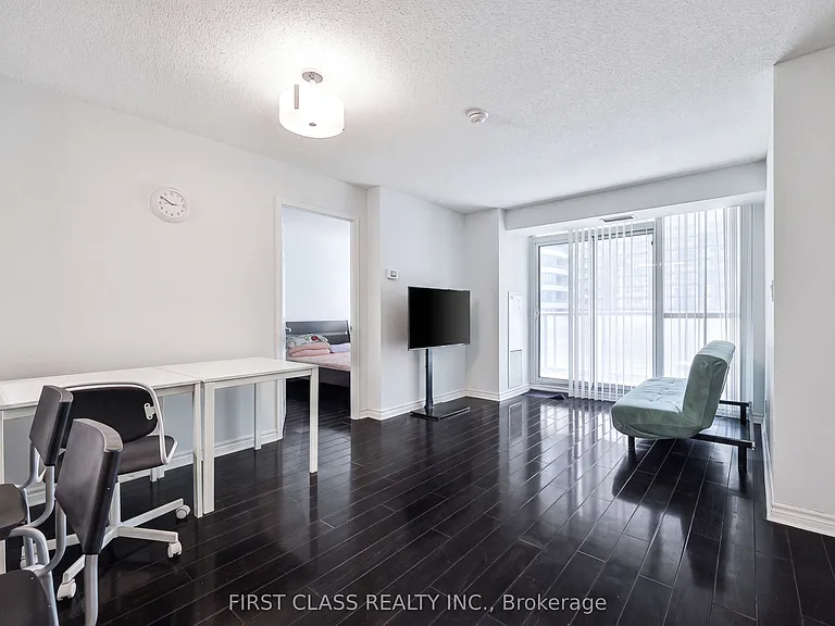 35 Hollywood Ave #1711 — Photo 5