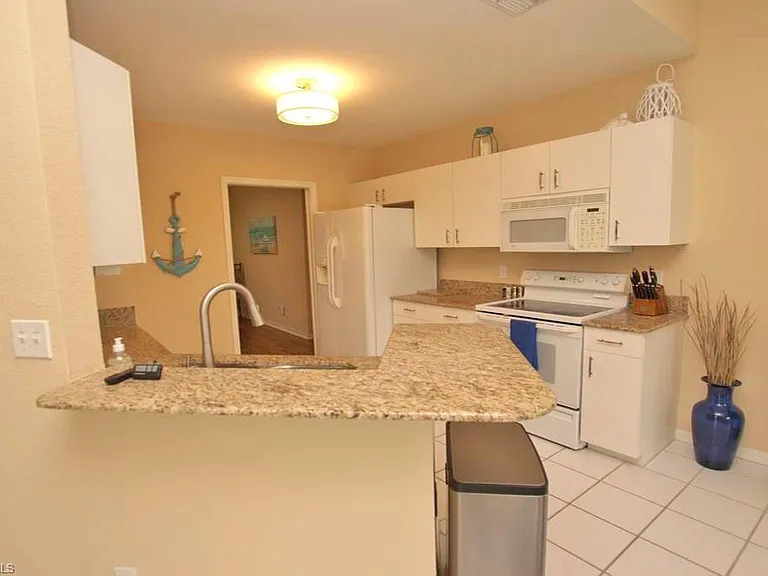 9111 Las Maderas Dr #102 — Photo 10