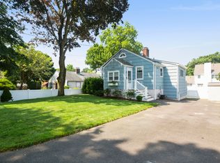18 Spezzano Dr, Riverside, CT 06878