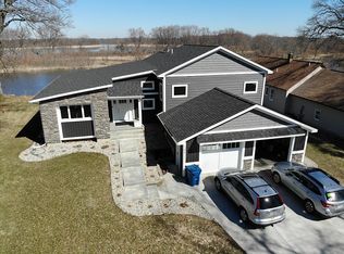 14917 Mercury Dr, Grand Haven, MI 49417