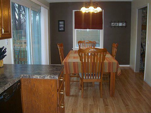 Dining with sliders to Deck