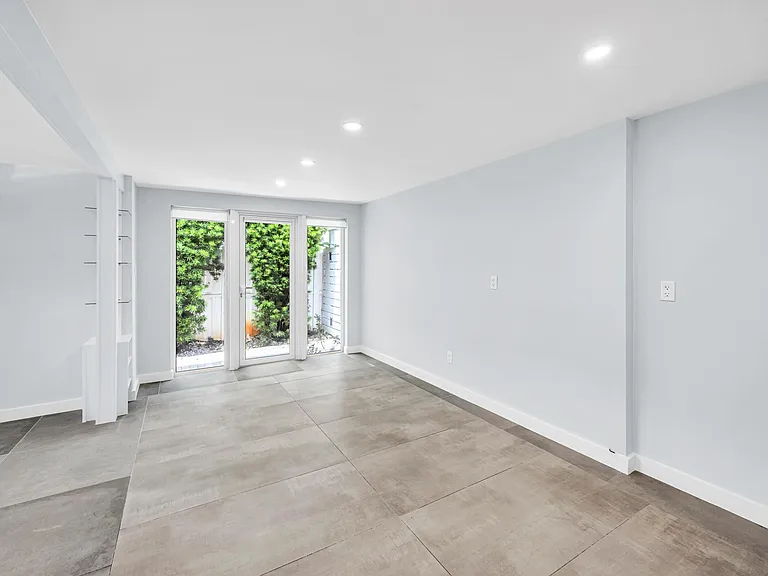 828 NE 17th Way #2 — Photo 9