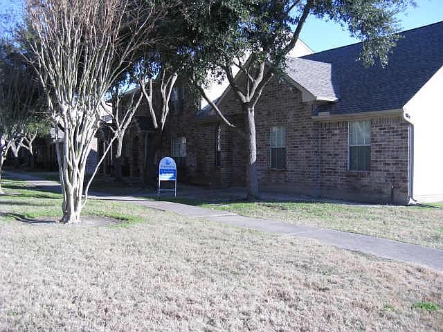 1st image of 954 Birnham Woods Blvd