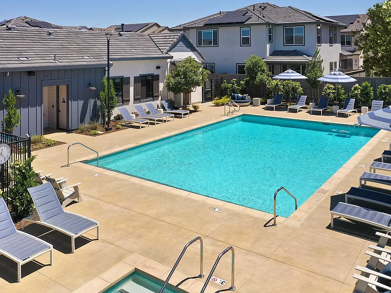 Escala at Stanford Crossing — Photo 21