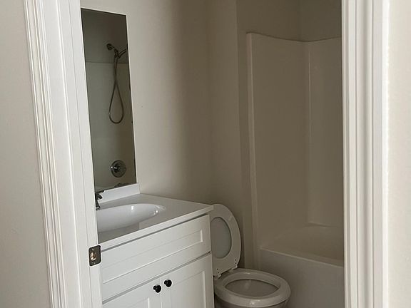 2nd image of 412 S Melville Ave APT 2