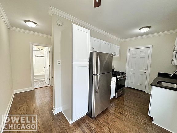 4th image of 3819 1/2 N Greenview Ave