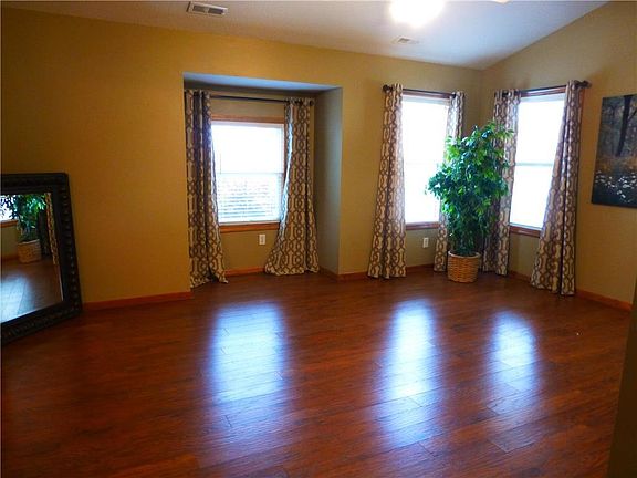 All Laminate Floors for easy cleaning. Draperies all stay. Vaulted Ceilings for large open feeling.
