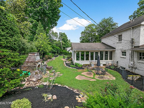 3rd image of 647 Kenesaw Ave