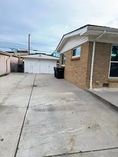 3 bed, 1.0 bath, 975 sqft, $2,400 — Photo 2