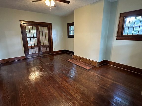 4th image of 249 W Lake St