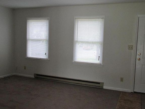 3rd image of 24 Cranfield Ct
