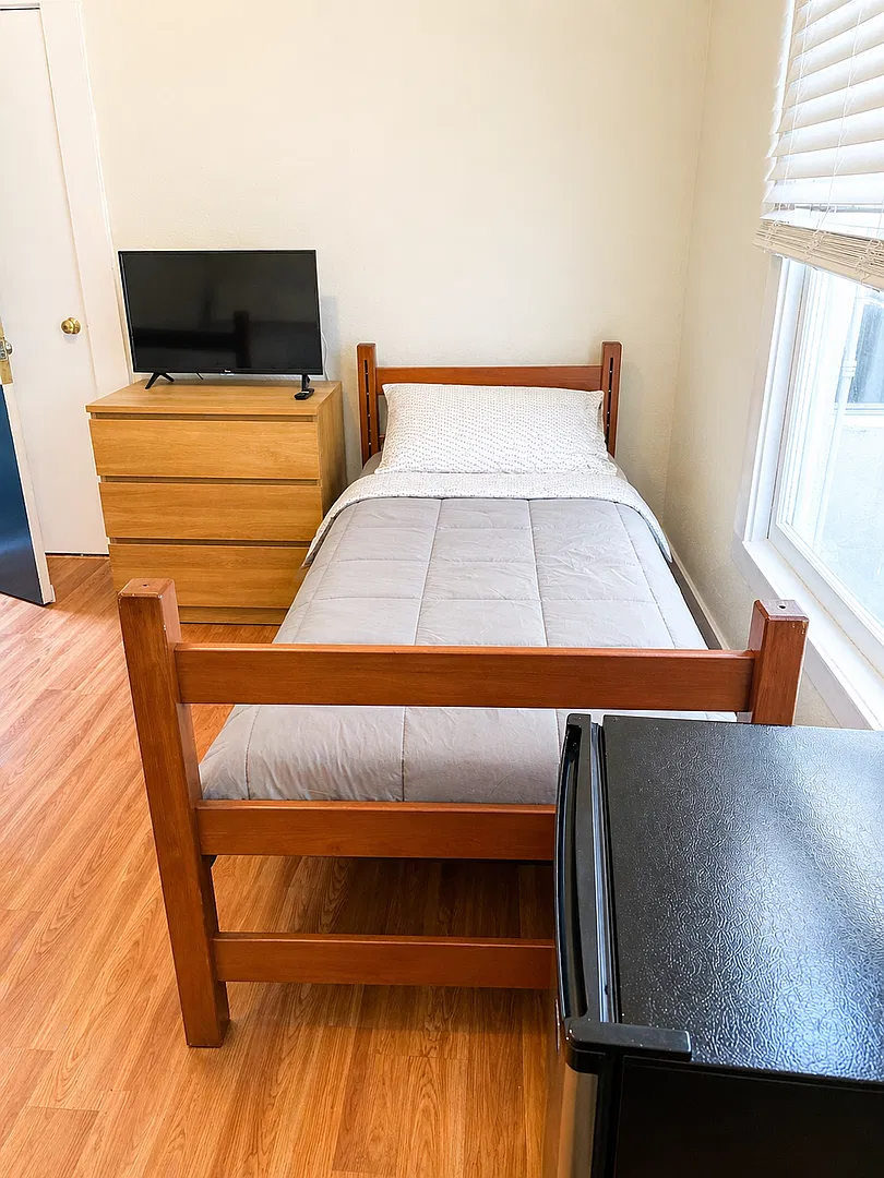 Limited-Time Promo! Furnished Rooms In Union Square Now Starting At $1,300! — Photo 3