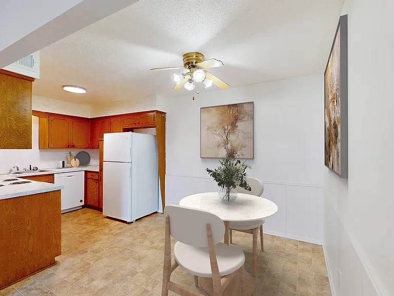 Riviera Apartments — Photo 7