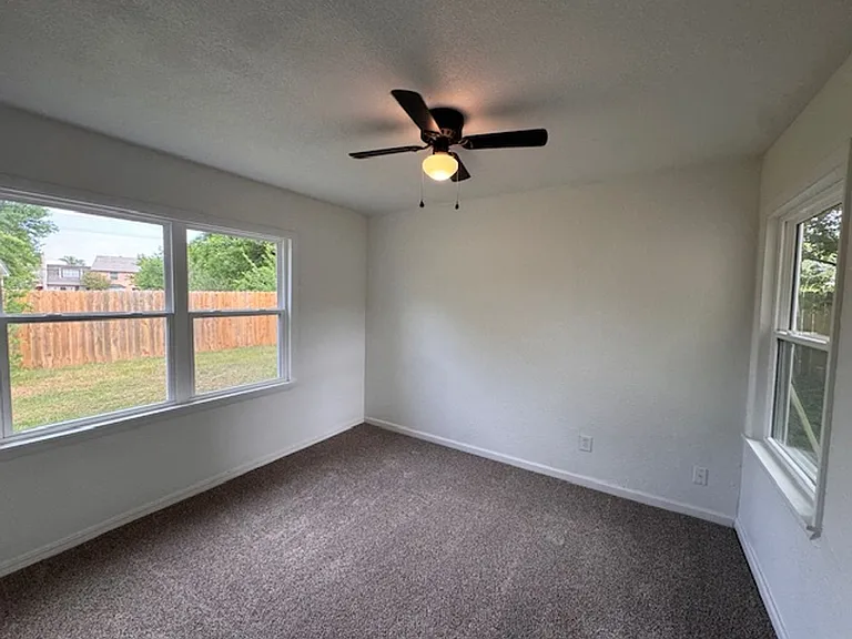 2917 Shirley Ln — Photo 11