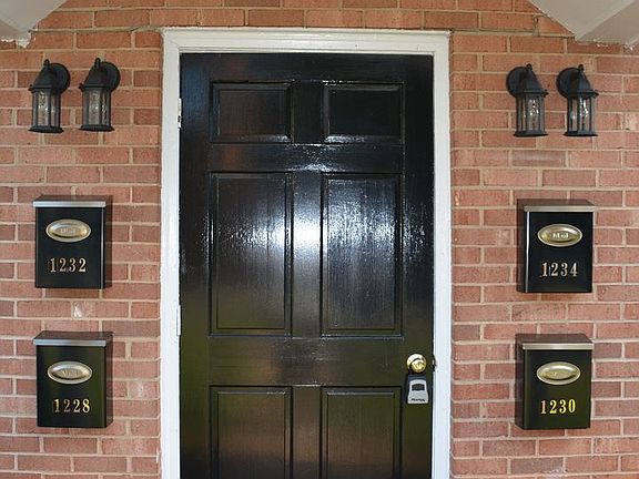 2nd image of 1232 Forsyth St