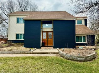 560 Sir Lancelot Dr, Seymour, IN 47274