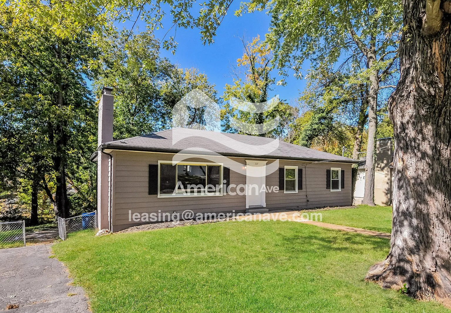 3 bed, 1.0 bath, 1408 sqft, $1,505 — Photo 2