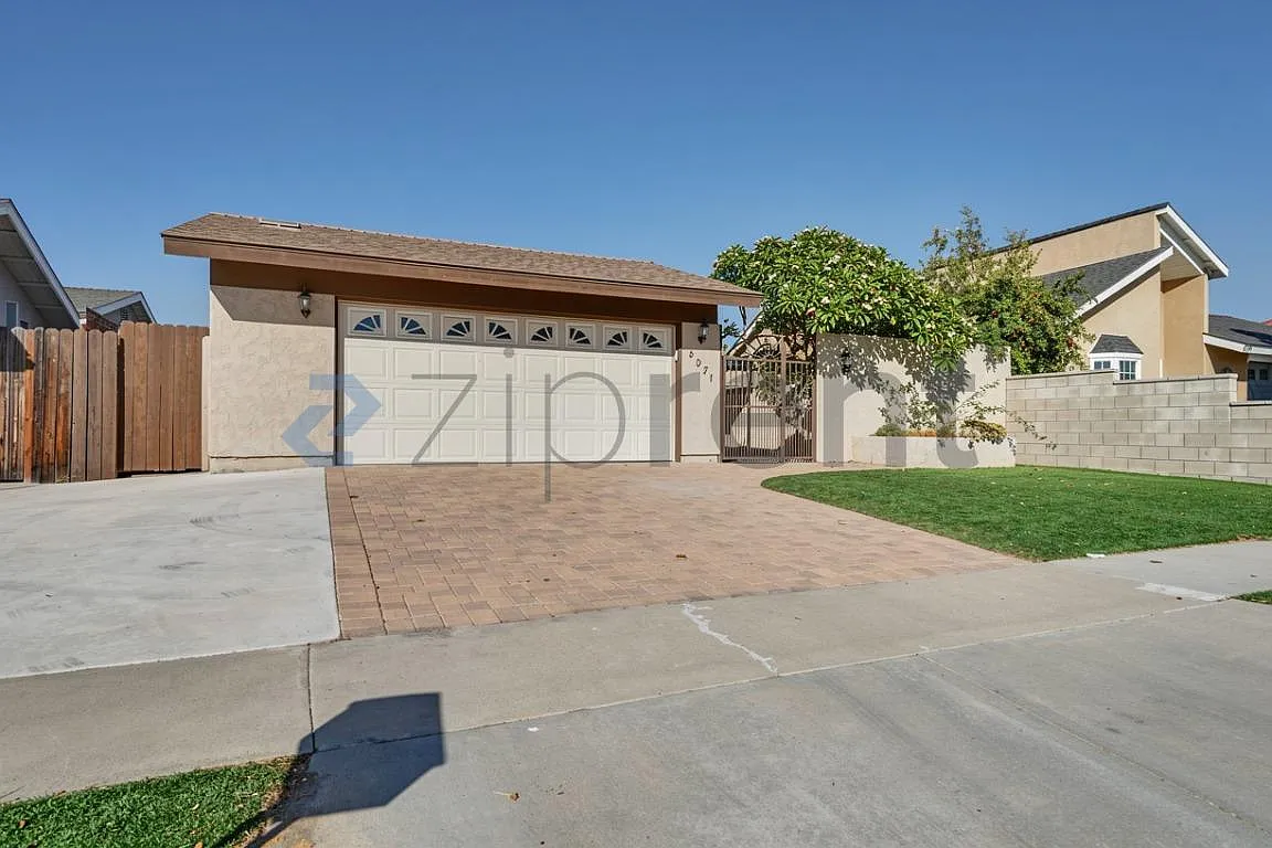 3 bed, 1379 sqft, $4,830 — Photo 2