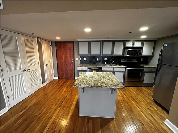 3rd image of 600 E Admiral Blvd #606