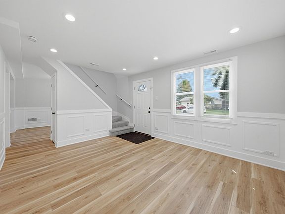 3rd image of 15480 Millard Ave