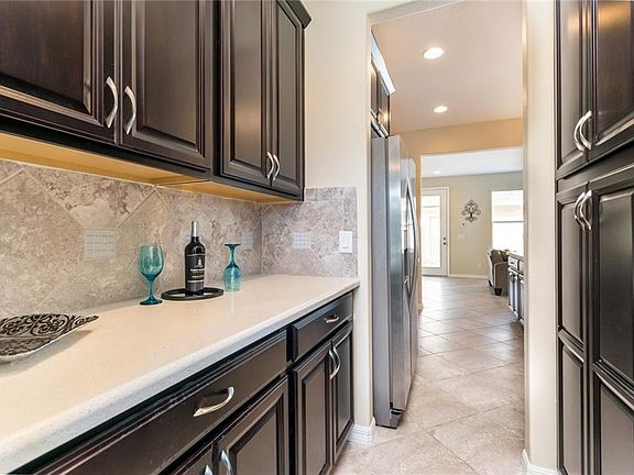 5th image of 8520 Dufferin Ln