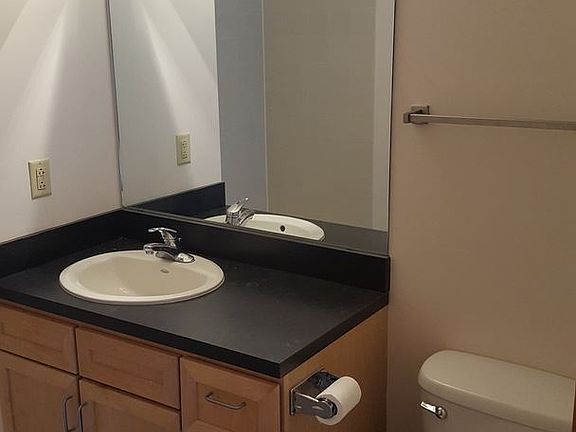 3rd image of 1021-1027 Washington Ave