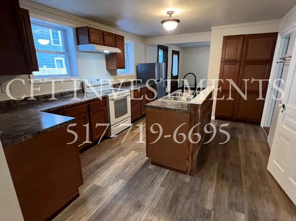 724 N Cochran Ave, Charlotte, MI 48813