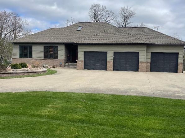 2704 Campus Ln, Albert Lea, MN 56007