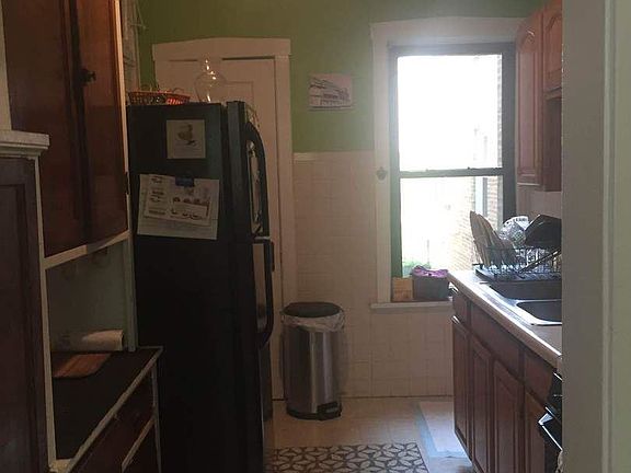 5th image of 2325 W Ainslie St APT 1
