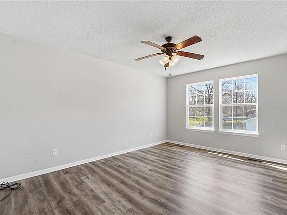 3rd image of 705 Marguerite St