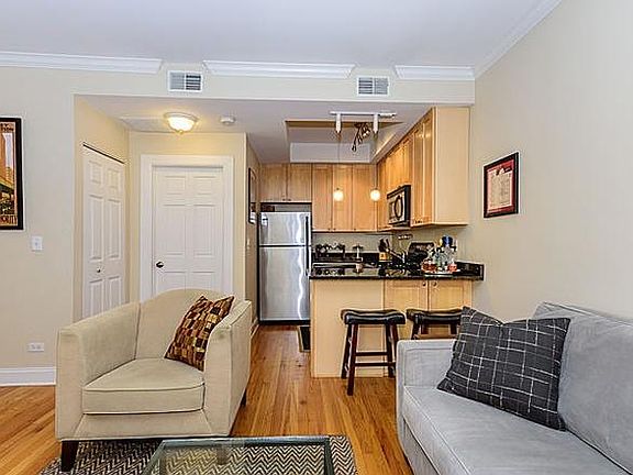5th image of 2239 N Lincoln Ave APT 2A