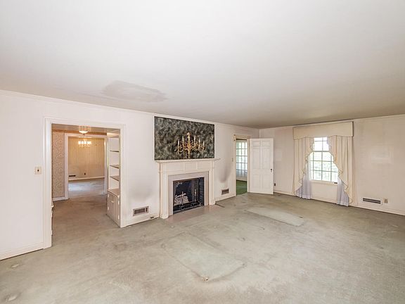5th image of 5420 Crestwood Dr