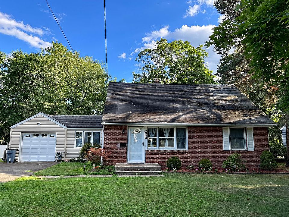 1st image of 26 Village Dr