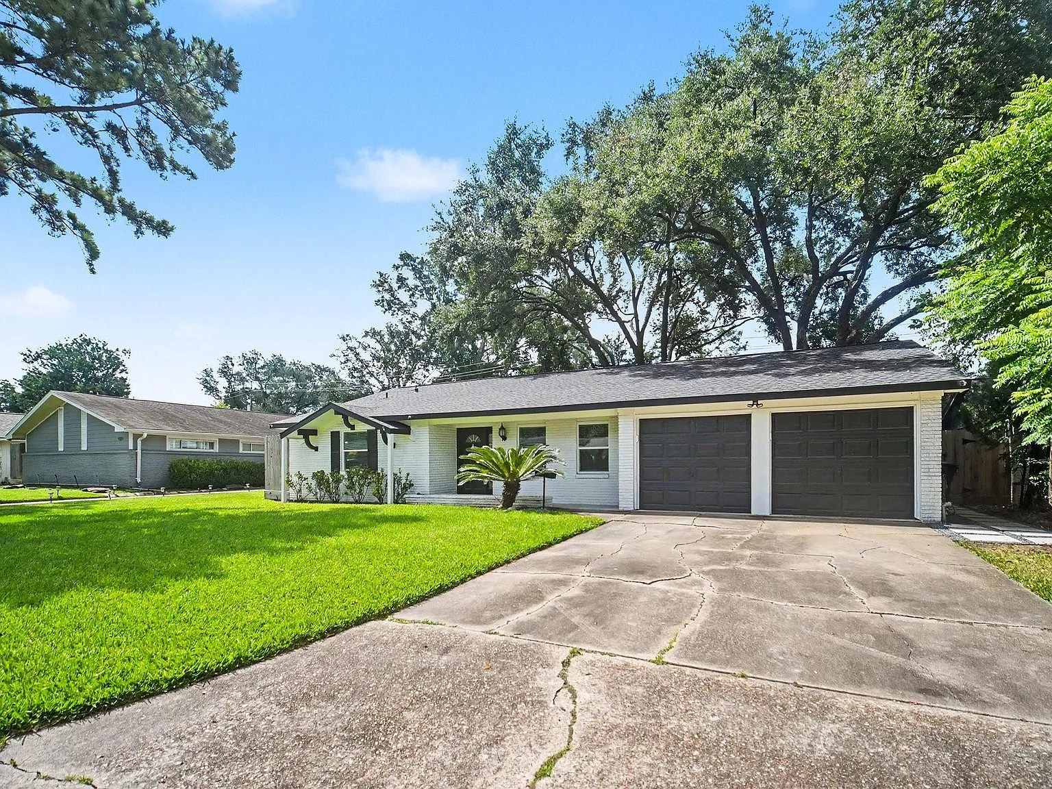 3 bed, 2.0 bath, 1900 sqft, $2,700 — Photo 2