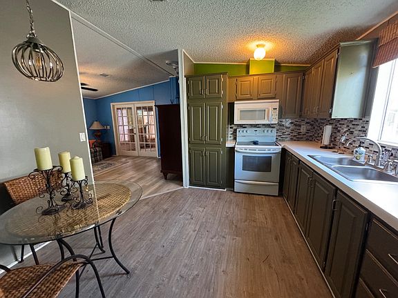 5th image of 3908 Deborah St