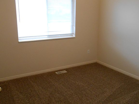 5th image of 687 N Lynnbrook Dr