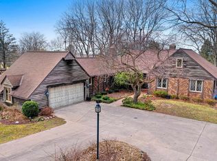 2613 Oak Ridge Cir, De Pere, WI 54115