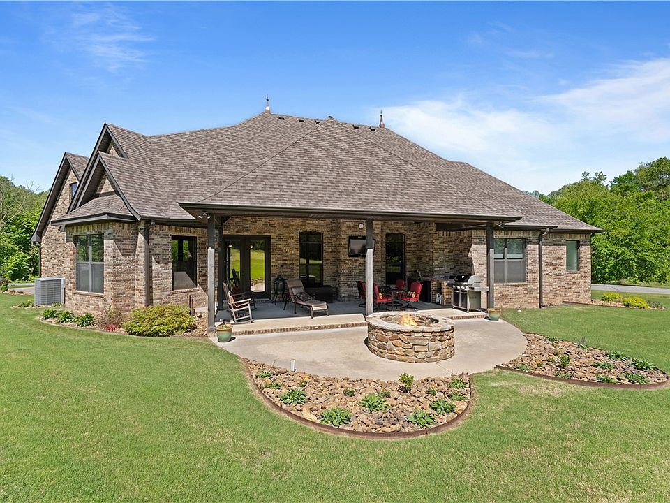1st image of 610 Winding Spring Dr