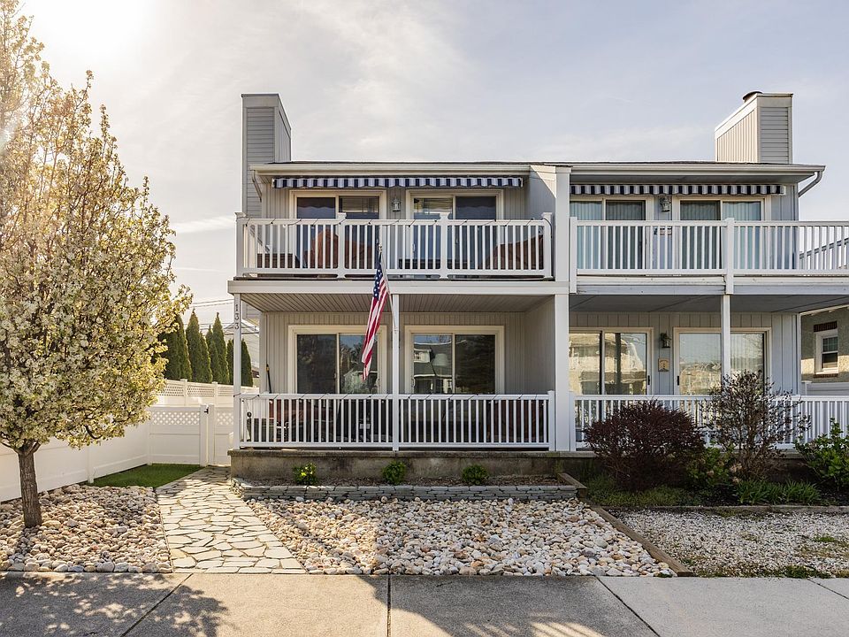 1st image of 133 Wesley Ave #2