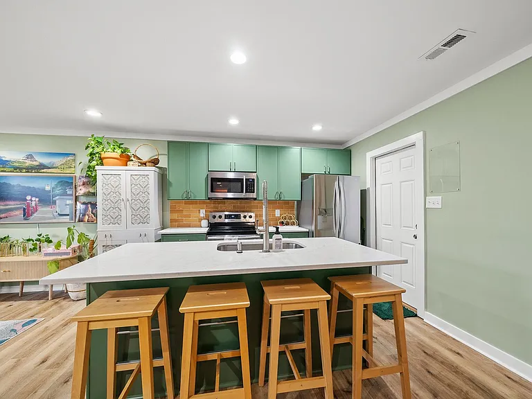 1002 Bacon St — Photo 9