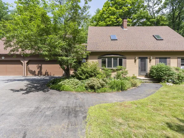11 Country Club Drive, Auburn, ME 04210