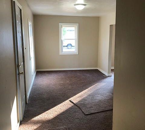 4th image of 111 Vincent Ave
