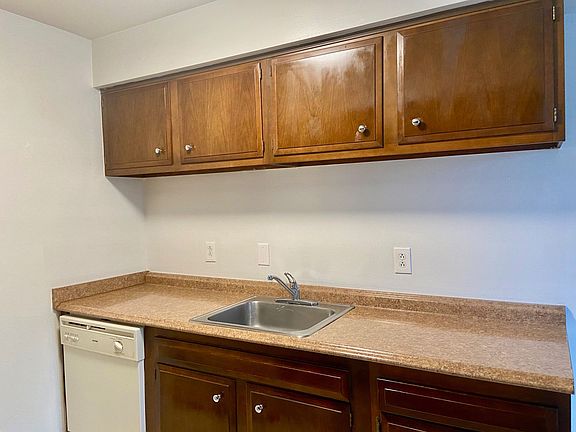 3rd image of 1305-1309 Cypress Ave #201