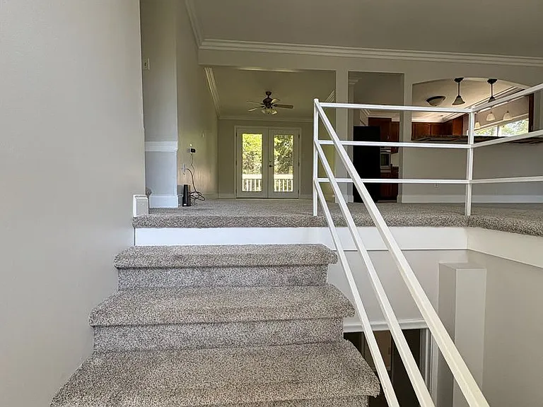 4839 Hillsdale Cir — Photo 3