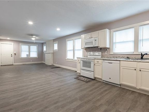 3rd image of 907 W South Ave