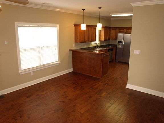 5th image of 225 Forest Glen Dr