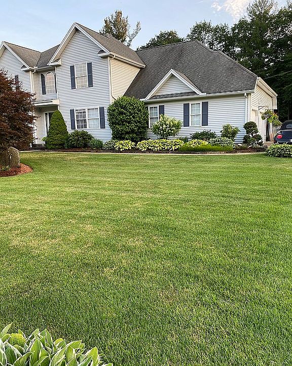 2nd image of 17 Park River Cir